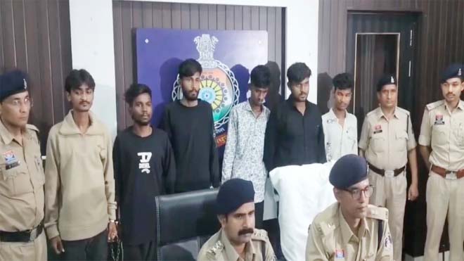 नशे के कारोबार पर पुलिस की बड़ी कार्रवाई, 1200 अल्प्राजोलम टैबलेट और 2 एयर गन के साथ 6 आरोपी गिरफ्तार