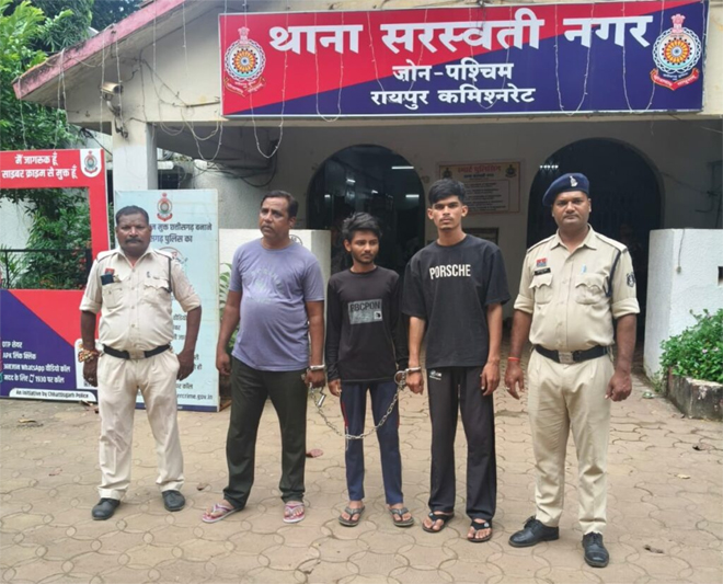 नशीली दवाओं के सौदागरों पर पुलिस का शिकंजा, 900 टैबलेट और 77 शीशी सिरप जब्त