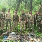 बीजापुर के जंगल में मिला नक्सली हथि‍यार और गोला-बारूद का जखीरा, लंका पहाड़ी से सुरक्षा बल ने जब्त किया