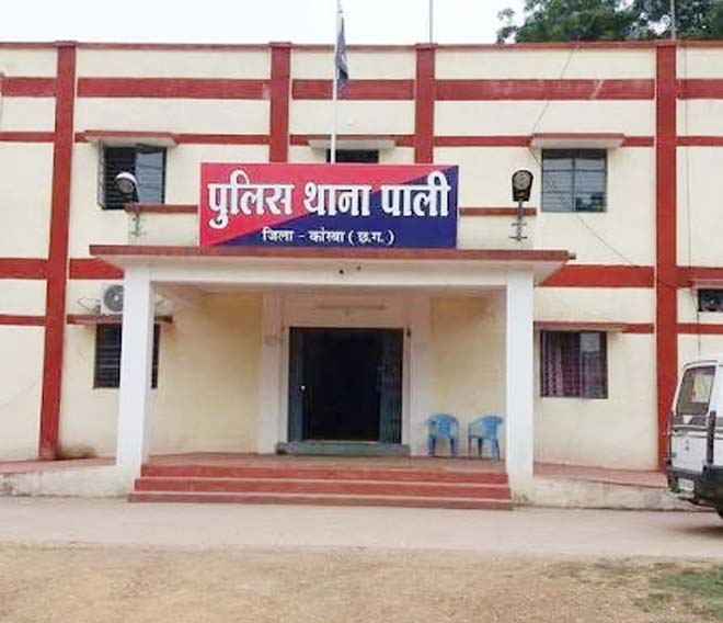 कालेज छात्रा ने दी जान : 17 साल के लड़के से थी परेशान, छेड़छाड़ और लगातार पीछा करने का है आरोप