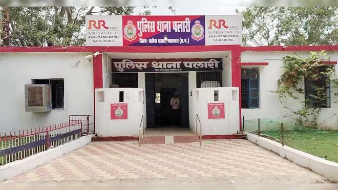 तीजा पर पत्नी को मायके छोड़ लौट रहे युवक की मौत : रफ्तार से आ रही वाहन ने मारी भीषण टक्कर, चालक फरार