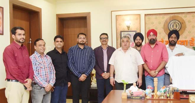 छत्तीसगढ़ ट्रेवल एंड टूरिज्म एसोसिएशन के प्रतिनिधिमंडल ने पर्यटन मंत्री राजेश अग्रवाल से की सौजन्य भेंट, विश्व पर्यटन दिवस समारोह के लिए किया आमंत्रित