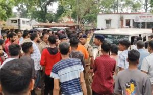 पुलिस हिरासत में युवक की मौत, परिजनों ने किया थाने का घेराव, बोले- मारा है