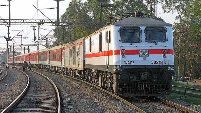 रेल यात्रियों के लिए खुशखबरी! बिलासपुर जोन की 26 ट्रेनों में लगे एलएचबी कोच, अब सुरक्षित और आरामदायक होगी यात्रा