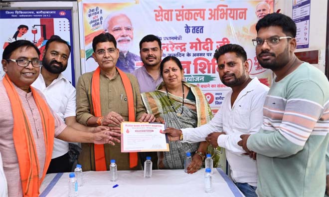 सेवा संकल्प अभियान- बलौदाबाजार-भाटापारा में वृहद रक्तदान शिविर का आयोजन, राजस्व मंत्री ने रक्तदाताओं को किया सम्मानित