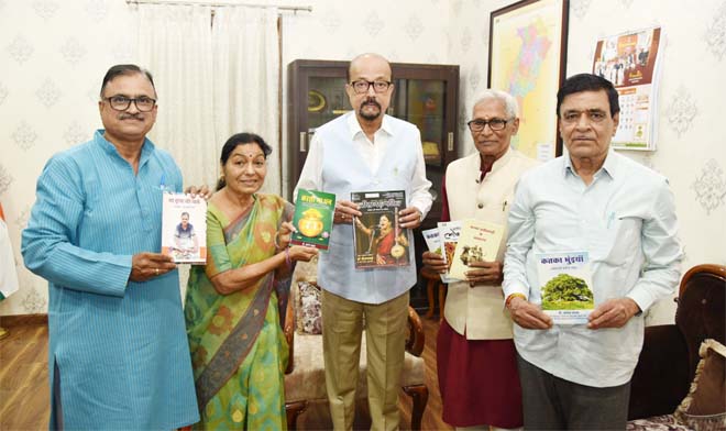 छत्तीसगढ़ी को आठवीं अनुसूची में शामिल कराने के लिए सकारात्मक पहल, राज्यपाल रमेन डेका से छत्तीसगढ़ी भाषाविदों ने की भेंट