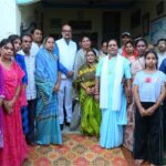 राज्यपाल श्री रमेन डेका ने पद्म विभूषण स्व. डॉ. तीजन बाई के गृह ग्राम गनियारी पहुंचकर दी श्रद्धांजलि, परिजनों से की आत्मीय भेंट