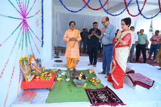 लोकभवन में मनाया गया विश्वकर्मा जयंती : राज्यपाल रमेन डेका ने सपत्नीक भगवान विश्वकर्मा का विधि विधान से की पूजा अर्चना