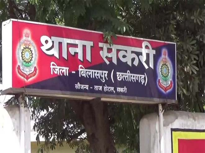 30 हजार के लालच में पांच युवकों को गैंगरेप के केस में फंसाने की साजिश ! एक युवती और दो युवकों की तलाश