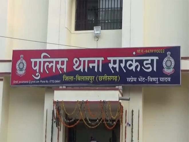 बैंक अधिकारी बताकर रिटायर्ड टीचर से लाखों की ठगी, शातिर ने ये ऐप करवाया था डाउनलोड