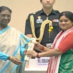 राष्ट्रपति के हाथों छत्तीसगढ़ की शिक्षिका सुनीता यादव को मिला राष्ट्रीय शिक्षक सम्मान, प्रधानमंत्री मोदी से किया संवाद
