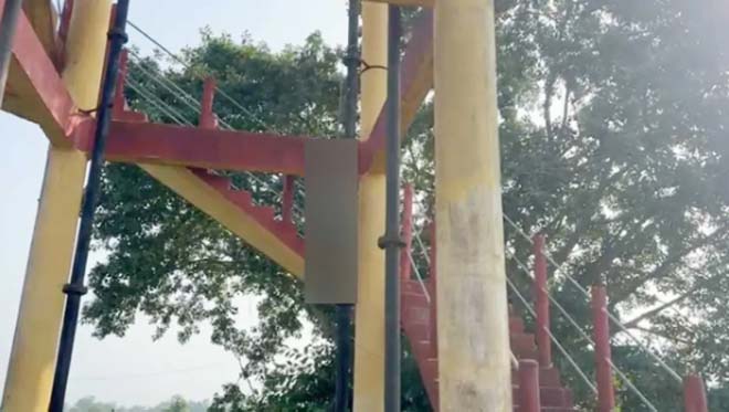 आत्महत्या या कोई साजिश पानी टंकी में लटकी मिली युवक की लाश, गांव में फैली सनसनी