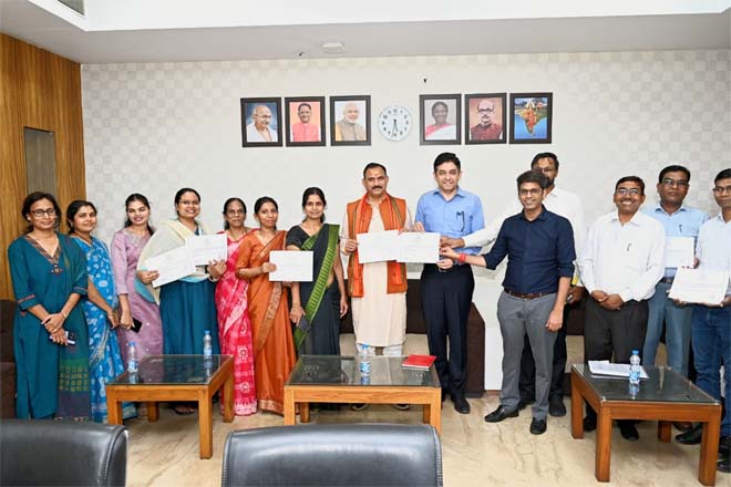 स्वास्थ्य विभाग की ई-ऑफिस संचालन में उल्लेखनीय उपलब्धि, मंत्री श्याम बिहारी जायसवाल ने दी बधाई