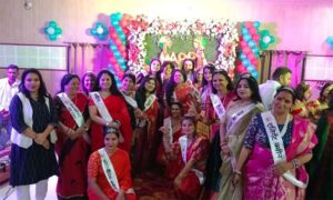तीज के रंग में रंगा रायपुर प्रेस क्लब, श्रीमती लक्ष्मी राजवाड़े ने रैंप वॉक कर बढ़ाया महिला पत्रकारों का उत्साह