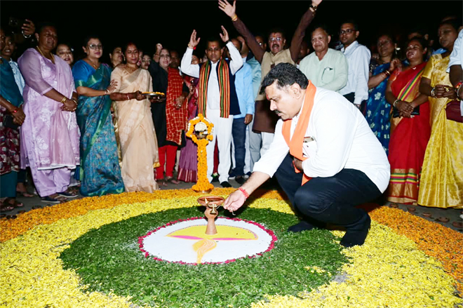 उप मुख्यमंत्री विजय शर्मा ने मां दंतेश्वरी मंदिर में दीप प्रज्ज्वलित कर किया ‘सेवा संकल्प अभियान’ का बस्तर में किया शुभारंभ