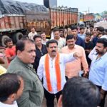 उप मुख्यमंत्री विजय शर्मा ने ट्रांसपोर्ट नगर का किया निरीक्षण, ट्रक मालिक संघ के प्रतिनिधियों से की चर्चा