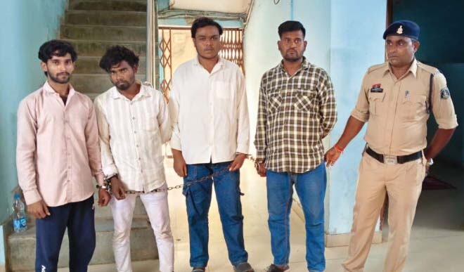 ज्वेलरी व्यापारी पर स्प्रे डालकर डकैती का प्रयास करने वाले 4 आरोपी गिरफ्तार