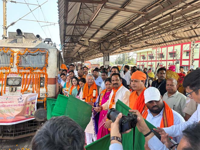 बिलासपुर संभाग के 850 श्रद्धालु विशेष ट्रेन से अयोध्या धाम रवाना : ’अयोध्या में प्रभु श्री रामलला के साथ वाराणसी में बाबा काशी विश्वनाथ के दर्शन का भी मिलेगा सौभाग्य’