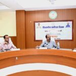 अधिकारी अपनी जिम्मेदारी समझें, गम्भीरता और सक्रियता से दायित्वों का करें निर्वहन : अरुण साव
