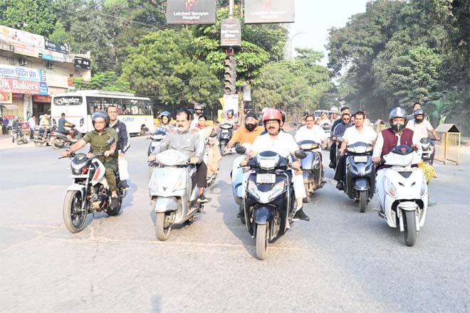 उप मुख्यमंत्री अरुण साव निकले स्कूटी पर, शहर भ्रमण कर सफाई और निर्माण कार्यों का किया निरीक्षण,सफाई व्यवस्था बेहतर करने और नियमित मॉनिटरिंग के दिए निर्देश