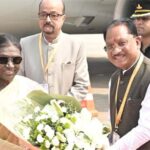 रायपुर पहुंचीं राष्ट्रपति द्रौपदी मुर्मू, सीएम साय ने किया भव्य स्वागत, कल बस्तर के मुरिया दरबार में लेंगी हिस्सा