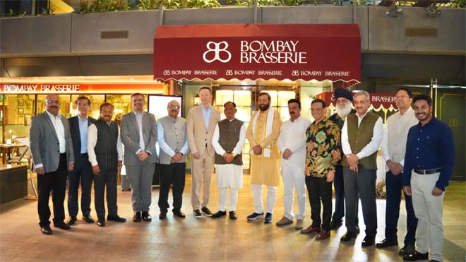 सिंगापुर प्रवास का पहला दिन : मुख्यमंत्री विष्णु देव साय की गार्डन्स बाय द बे के साथ महत्वपूर्ण चर्चा, सिंगापुर बिजनेस फेडरेशन के लीडरशिप डिनर में हुए शामिल