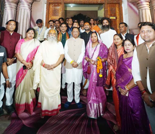 मुख्यमंत्री विष्णु देव साय ने शिवरीनारायण में भगवान नर-नारायण के किए दर्शन, प्रदेशवासियों की सुख-समृद्धि और खुशहाली की कामना