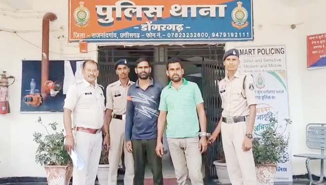 जादू-टोने के संदेह में डबल मर्डर : टंगिया से चाची-भाई की हत्या, चचेरी बहन पर भी किया हमला, परिवार के 3 आरोपी गिरफ्तार