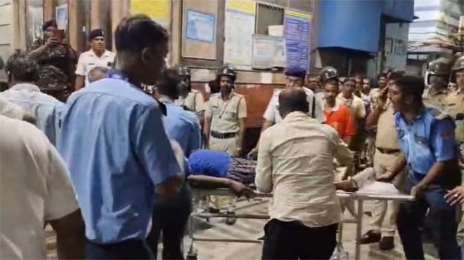 दुर्गा पूजा के बीच भगदड़ से 17 लोगों की मौत! कोलकाता में पंडाल गिरने से हादसा, 50 से ज्यादा घायल