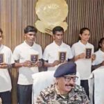 नक्सल सरेन्डर : 35 लाख के इनामी 6 नक्सलियों ने छोड़ी हिंसा, ओडिशा से जुड़े तार