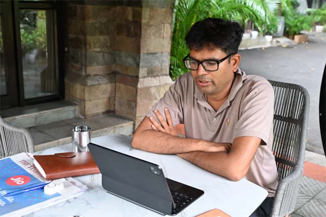 सरिया क्षेत्र की विकास परियोजनाओं की प्रगति की वित्त मंत्री ओ.पी. चौधरी ने की समीक्षा, वर्चुअल बैठक में जिला प्रशासन और जनप्रतिनिधियों के साथ की चर्चा
