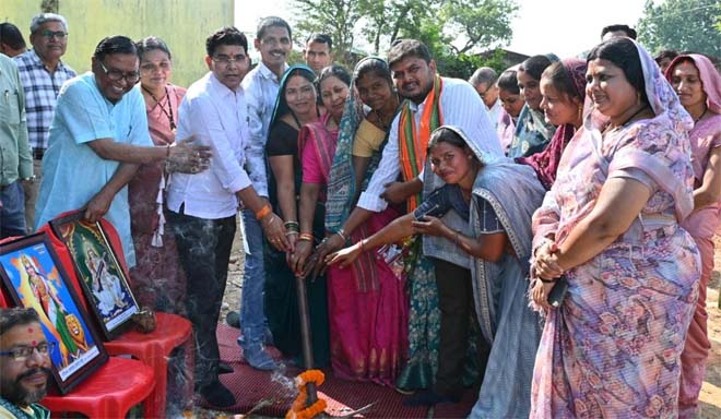 मुख्यमंत्री विष्णु देव साय के नेतृत्व में गांवों के विकास और बुनियादी सुविधाओं के विस्तार को मिल रही प्राथमिकता : राजस्व मंत्री वर्मा
