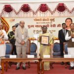 राष्ट्रपति द्रौपदी मुर्मु ने पूज्य माता हासी देवी जी के सम्मान में जारी किया 200 रूपए का स्मारक सिक्का, राज्यपाल श्री डेका और मुख्यमंत्री श्री साय भी रहे उपस्थित