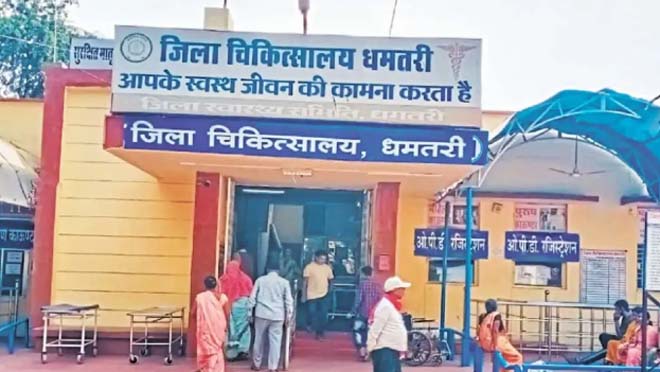 सड़क हादसा : खड़े ट्रक में घुसी बाइक, पिता पुत्र की मौत, दूसरे बेटे की हालत गंभीर