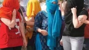 देह व्यापार का खुलासा : पुलिस ने मकान में मारा छापा, 15 लोग पकड़े गए, दो नाबालिग भी