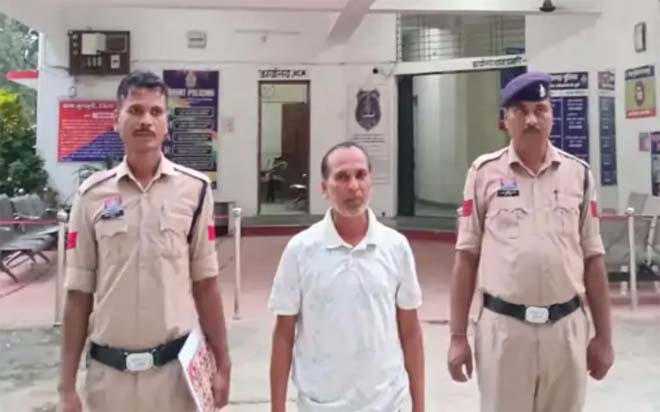 शिक्षक ने सोशल मीडिया पर लिखा-रावण नहीं, ऋषि-मुनियों को जलाओ, पुलिस ने किया गिरफ्तार