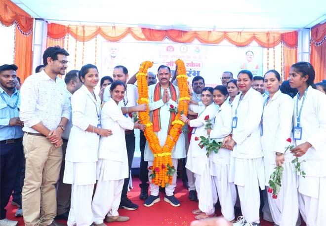 चिरमिरी जिला अस्पताल में 8 करोड़ रुपये की लागत से शुरू हुई सीटी स्कैन की सुविधा, स्वास्थ्य मंत्री बोले “अब मरीजों को जांच के लिए नहीं जाना पड़ेगा दूसरे शहर”