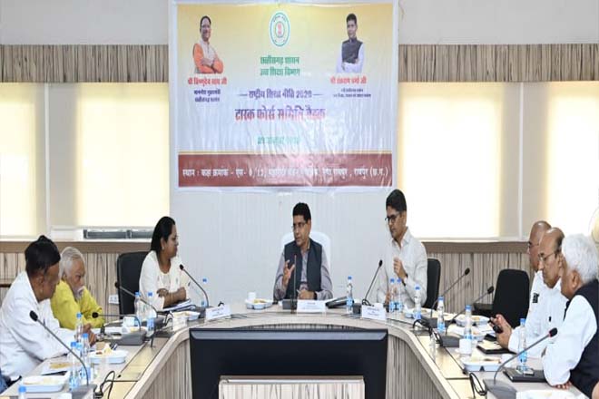 कागजों से निकलकर ज़मीनी स्तर पर दिखे शिक्षा नीति : उच्च शिक्षा मंत्री टंक राम वर्मा