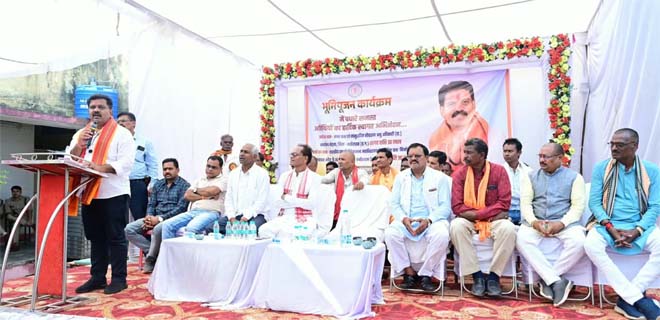 उप मुख्यमंत्री विजय शर्मा ने बोड़ला में 60 लाख रूपए के विकास कार्यों का किया भूमिपूजन, प्रशासनिक सुविधाओं और उच्च शिक्षा के विस्तार को मिलेगी मजबूती